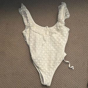 Small White Swimsuit - One Piece - Kenneth Cole